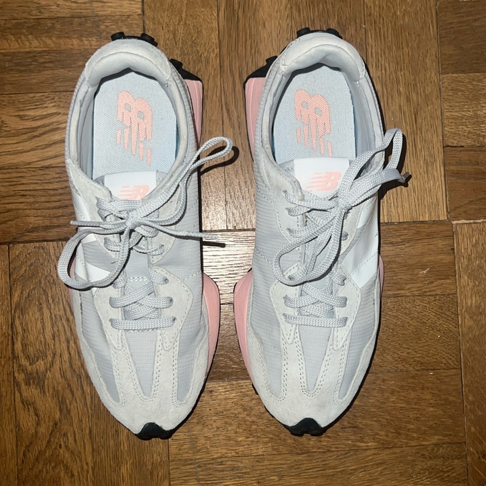 New Balance Women's Sneakers in White and Pink